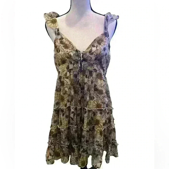 Dresses & Skirts - NWOT BOUTIQUE FLOWER FLOWY DRESS